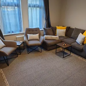 Newly Renovated 2-bed Apartment